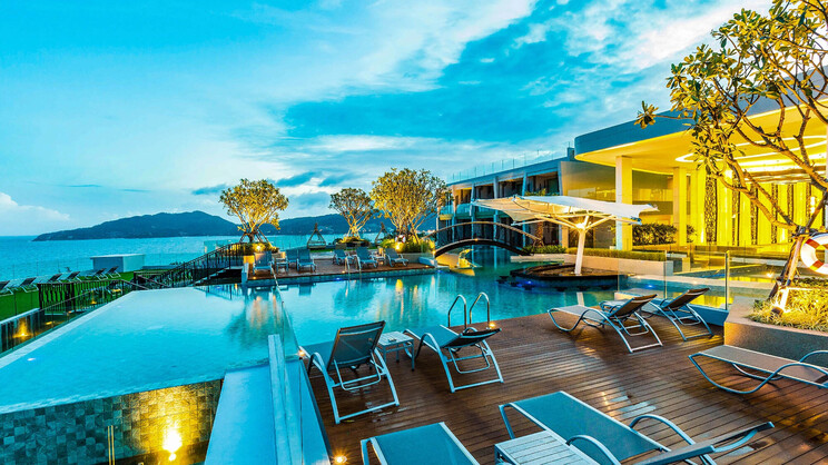 Crest Resort & Pool Villas